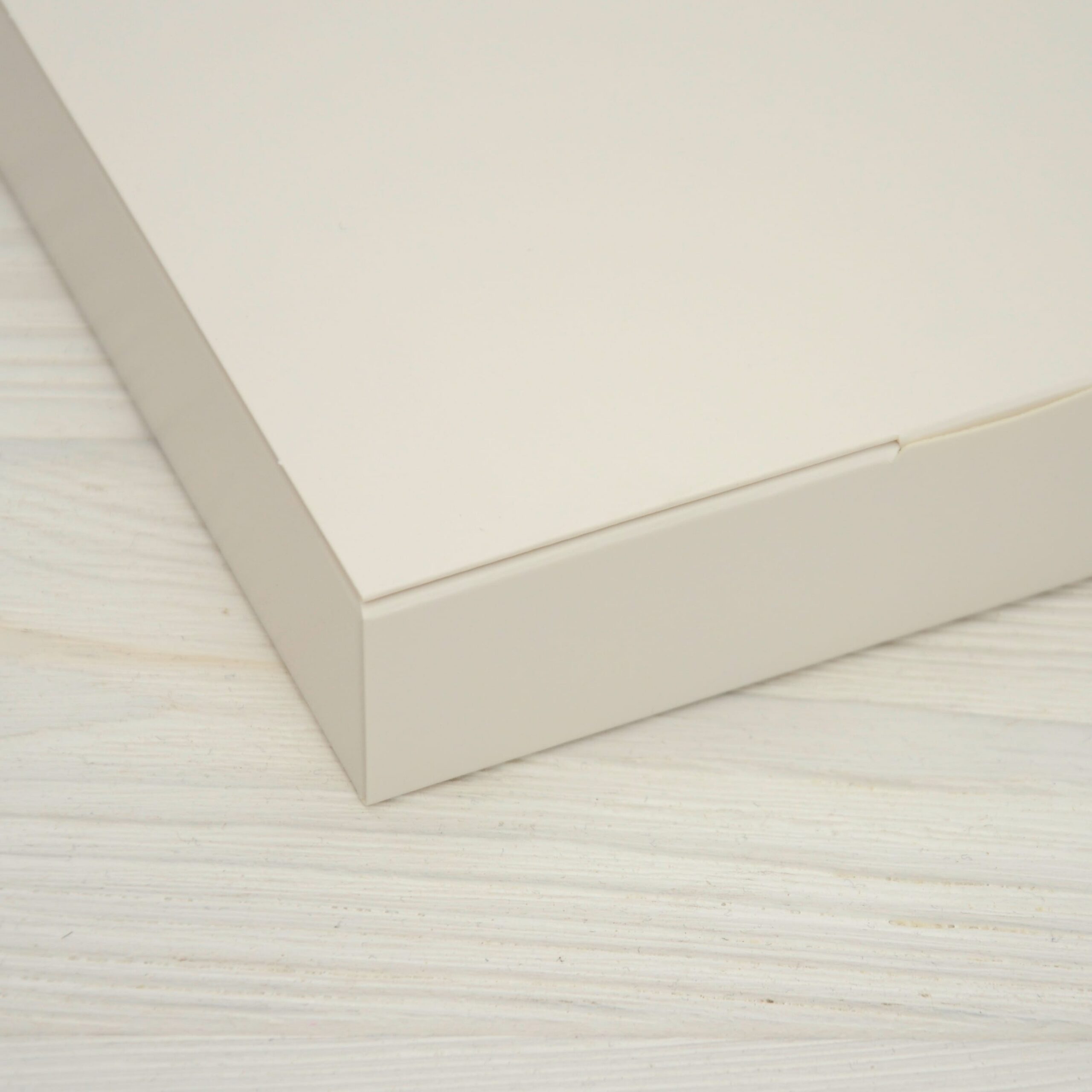 Коробка 153*153*30 мм біла на 9 цукерок 2 Коробка