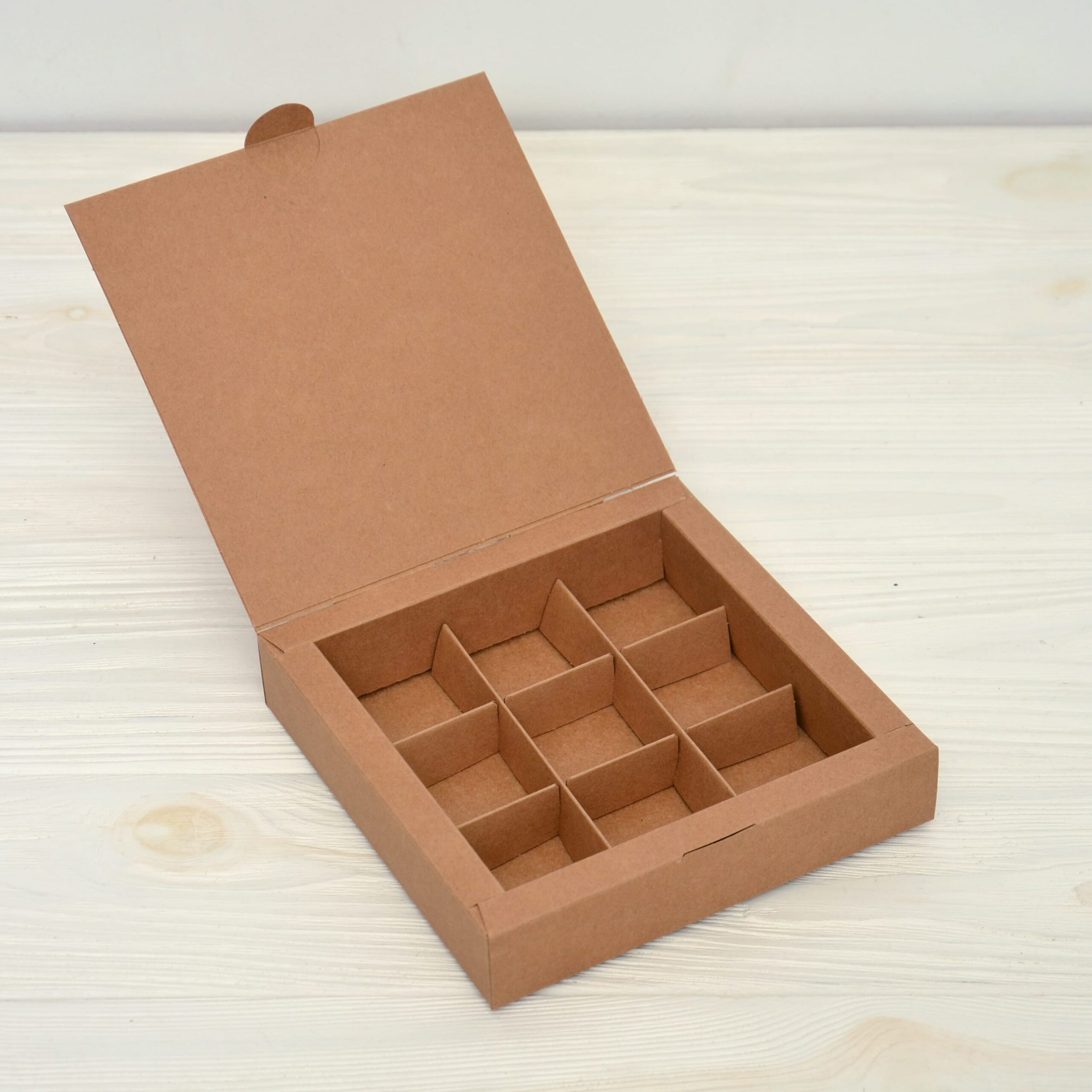 Коробка 153*153*30 мм крафт на 9 цукерок 2 Коробка