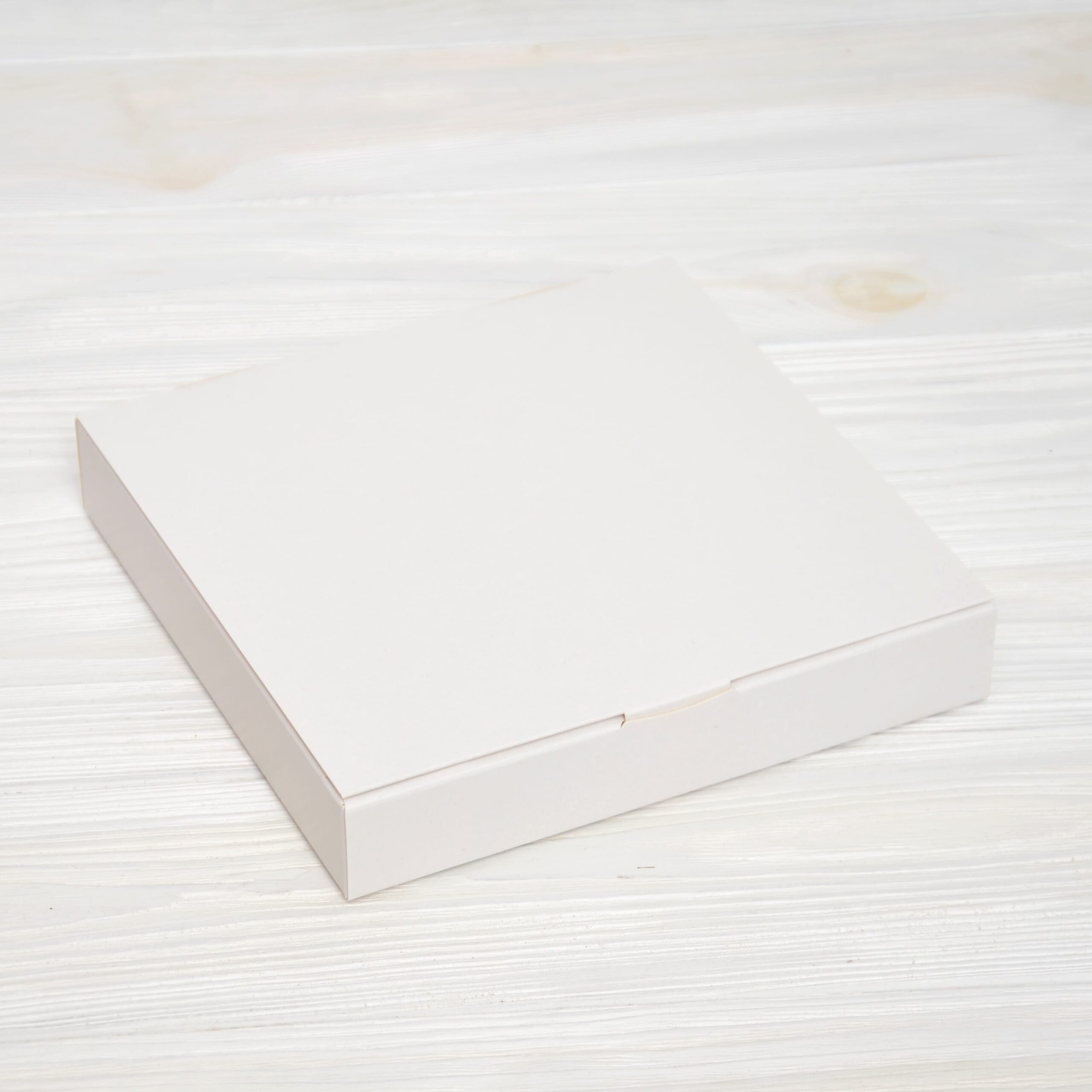 Коробка 185*185*30 мм біла на 16 цукерок 1 Коробка