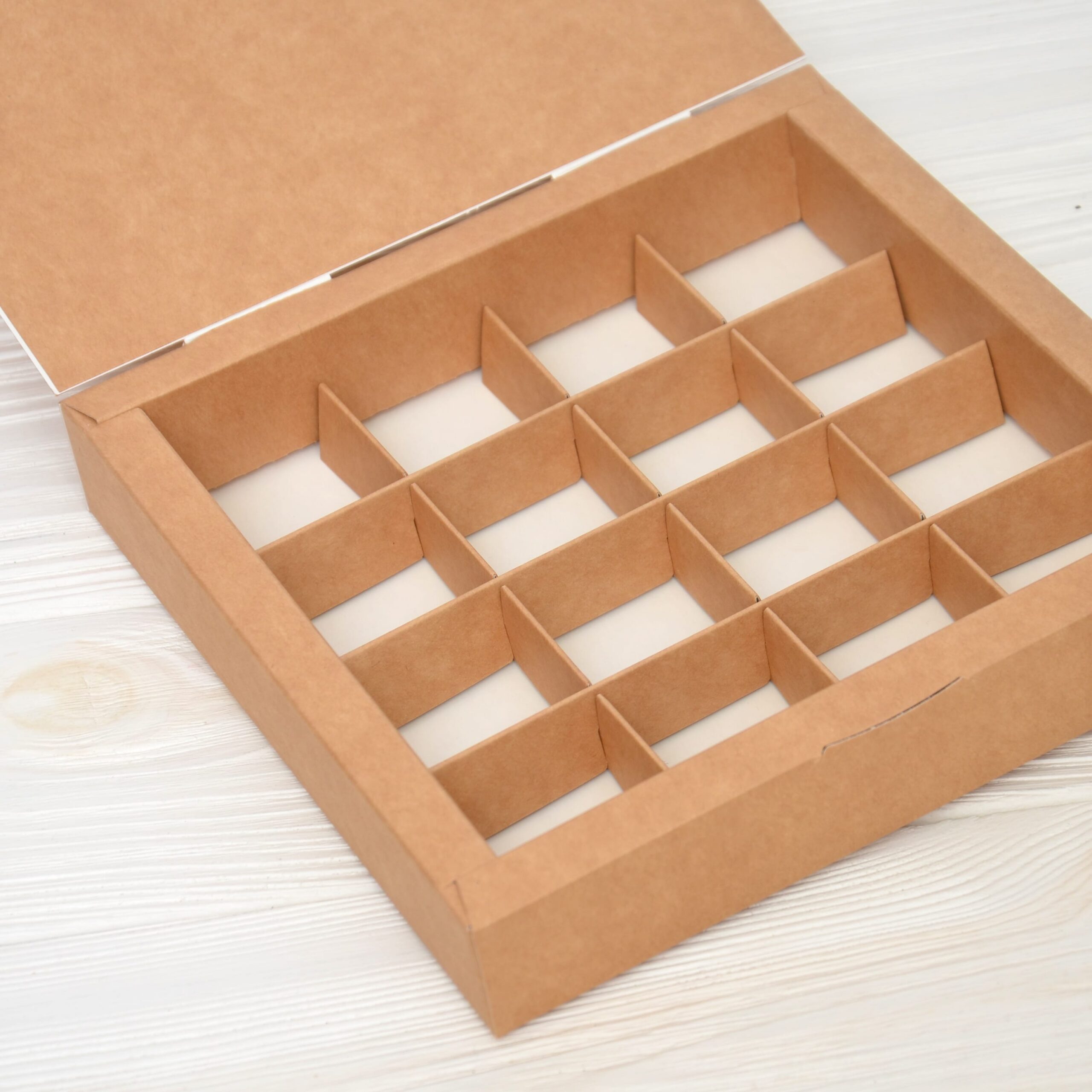 Коробка 185*185*30 мм крафт на 16 цукерок 2 Коробка