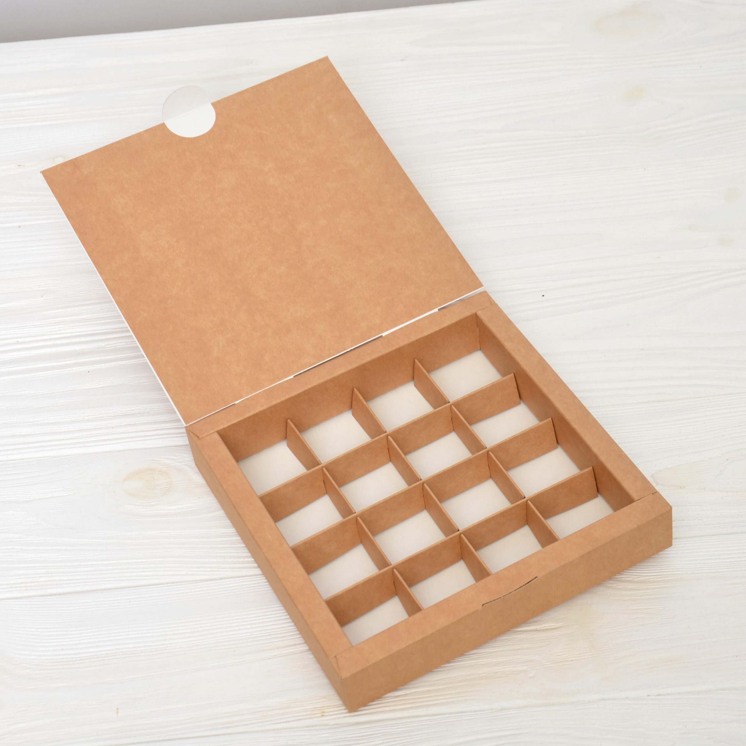 Коробка 185*185*30 мм крафт на 16 цукерок 3 Коробка