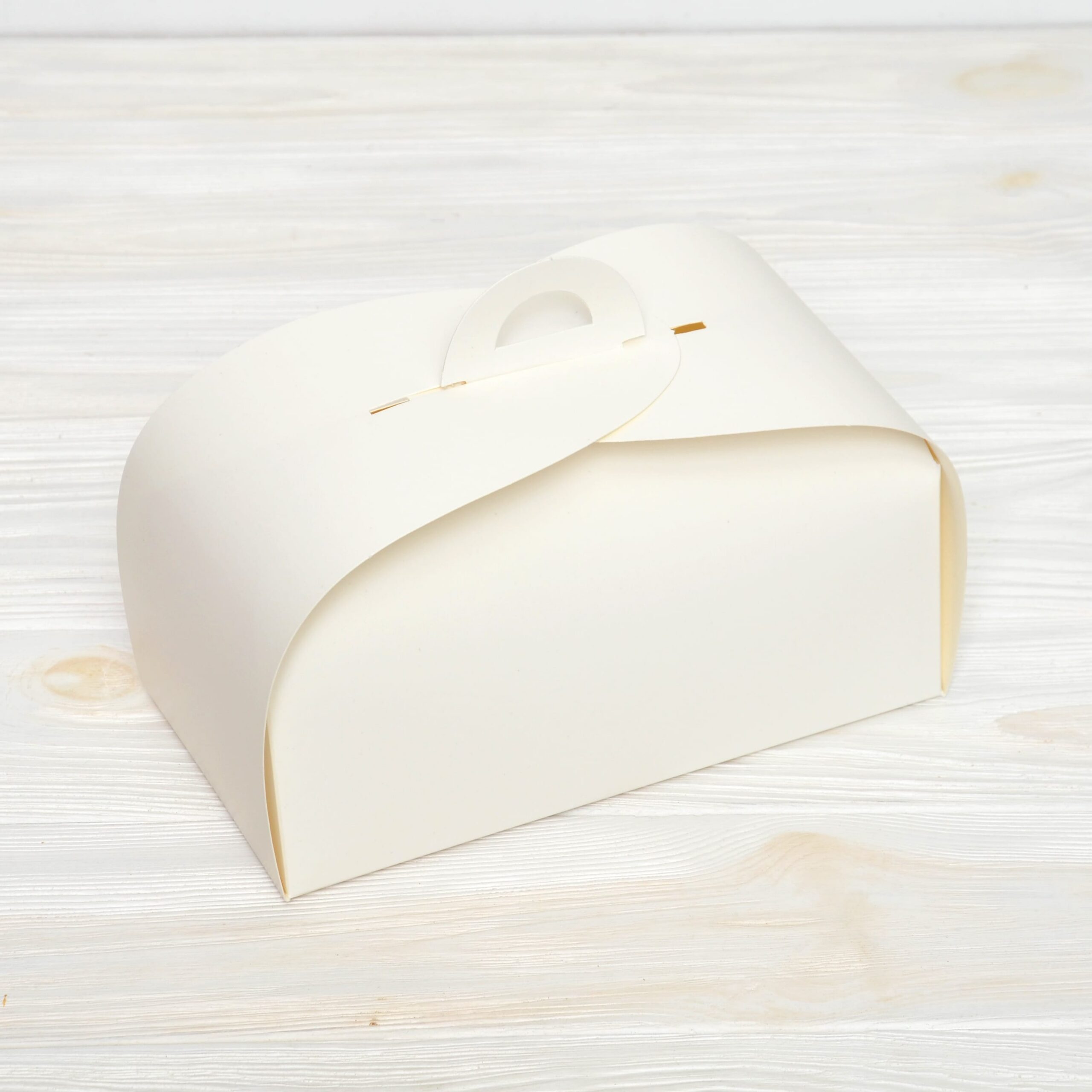 Коробка 210*110*75 мм біла з ручкою 1 Коробка